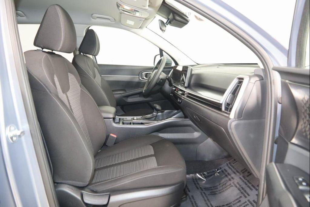 used 2025 Kia Sorento car, priced at $28,600