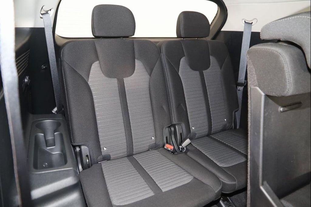 used 2025 Kia Sorento car, priced at $28,600