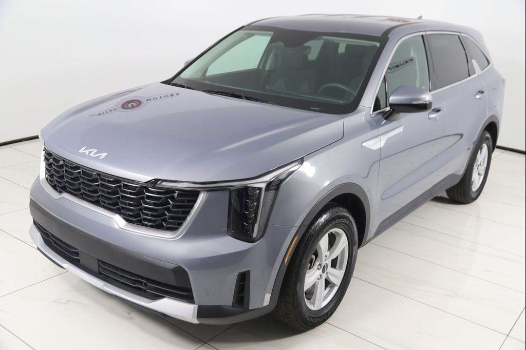 used 2025 Kia Sorento car, priced at $28,600