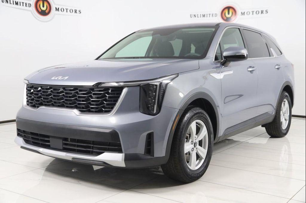 used 2025 Kia Sorento car, priced at $28,600
