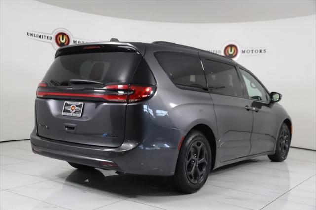 used 2021 Chrysler Pacifica Hybrid car, priced at $31,000