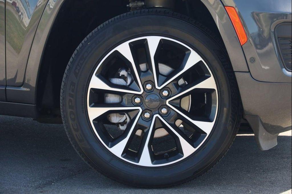 used 2022 Jeep Grand Cherokee car, priced at $35,990