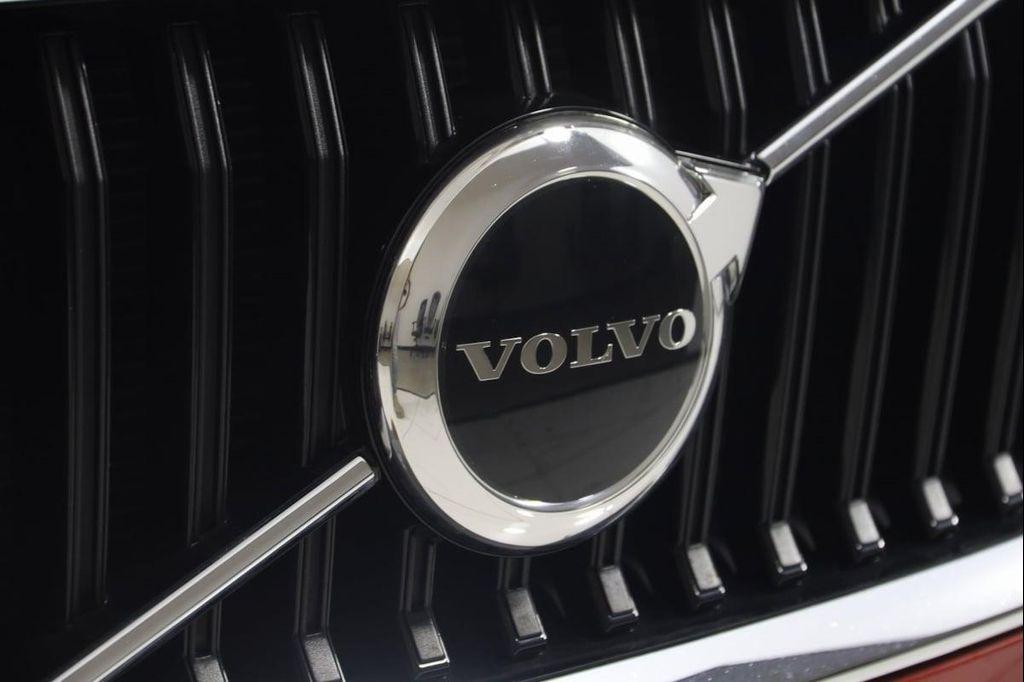 used 2022 Volvo XC60 car, priced at $31,490
