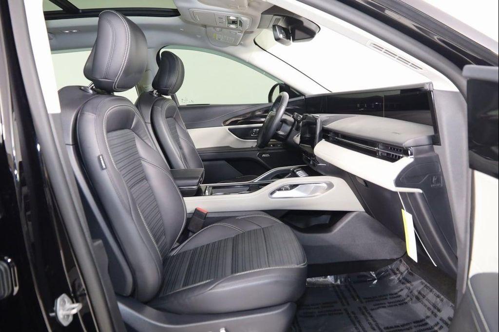 used 2025 Lincoln Nautilus car, priced at $57,990