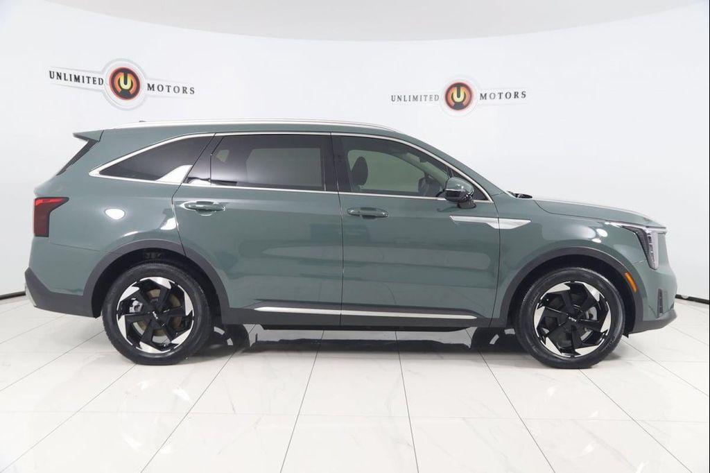 used 2025 Kia Sorento Hybrid car, priced at $35,990