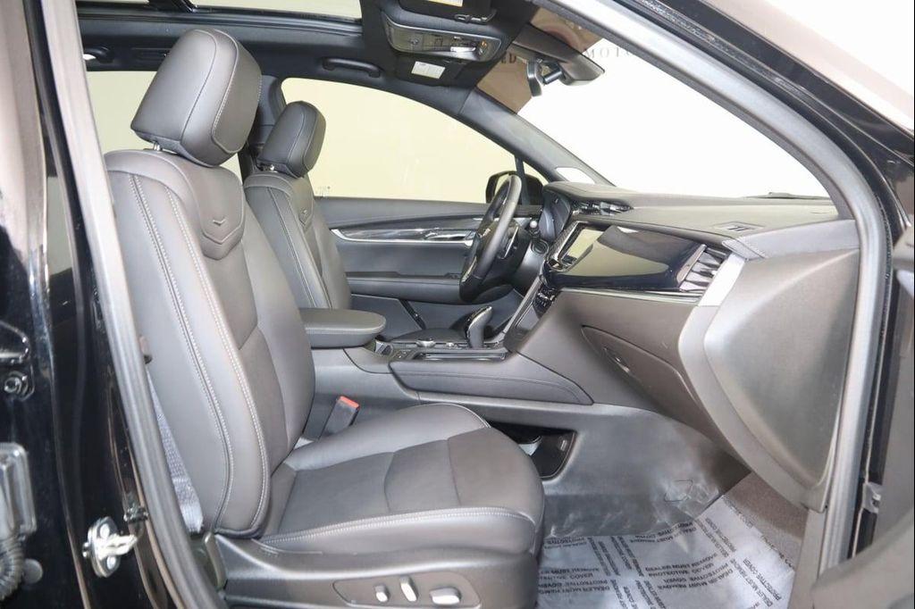 used 2024 Cadillac XT6 car, priced at $52,990