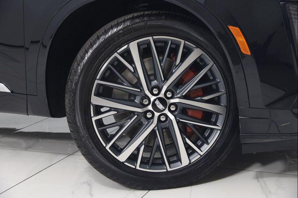 used 2024 Cadillac XT6 car, priced at $52,990