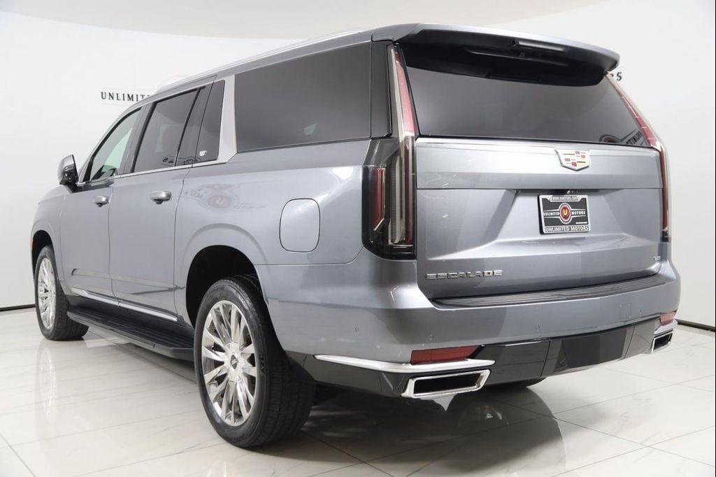used 2022 Cadillac Escalade ESV car, priced at $58,990