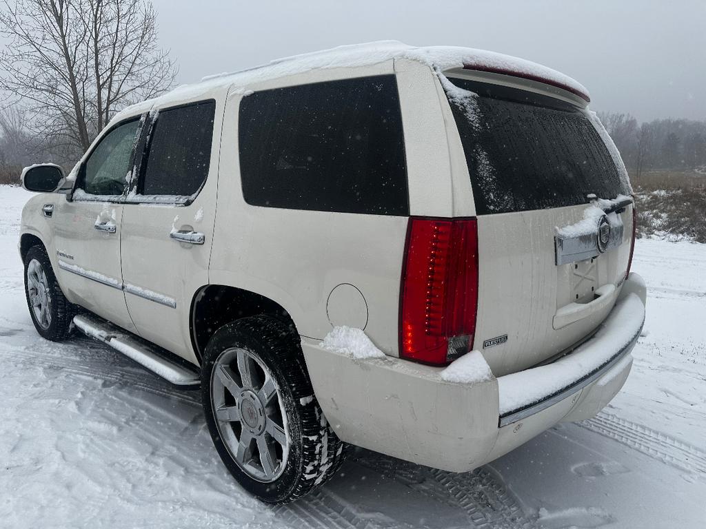 used 2009 Cadillac Escalade car, priced at $10,995