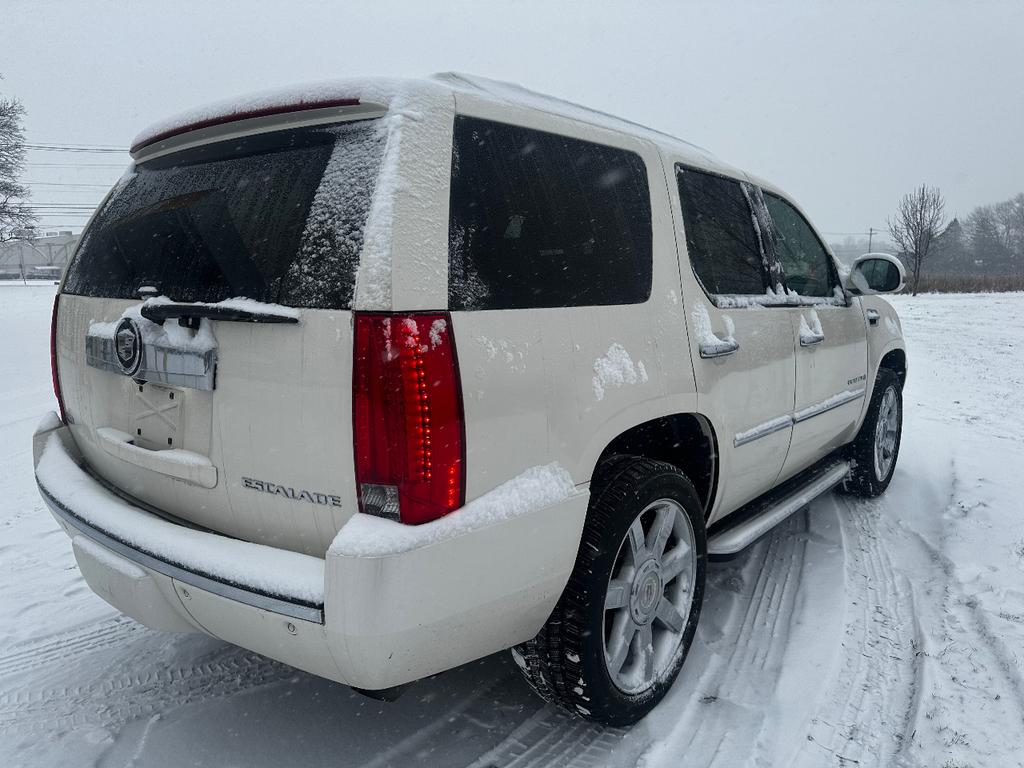 used 2009 Cadillac Escalade car, priced at $10,995