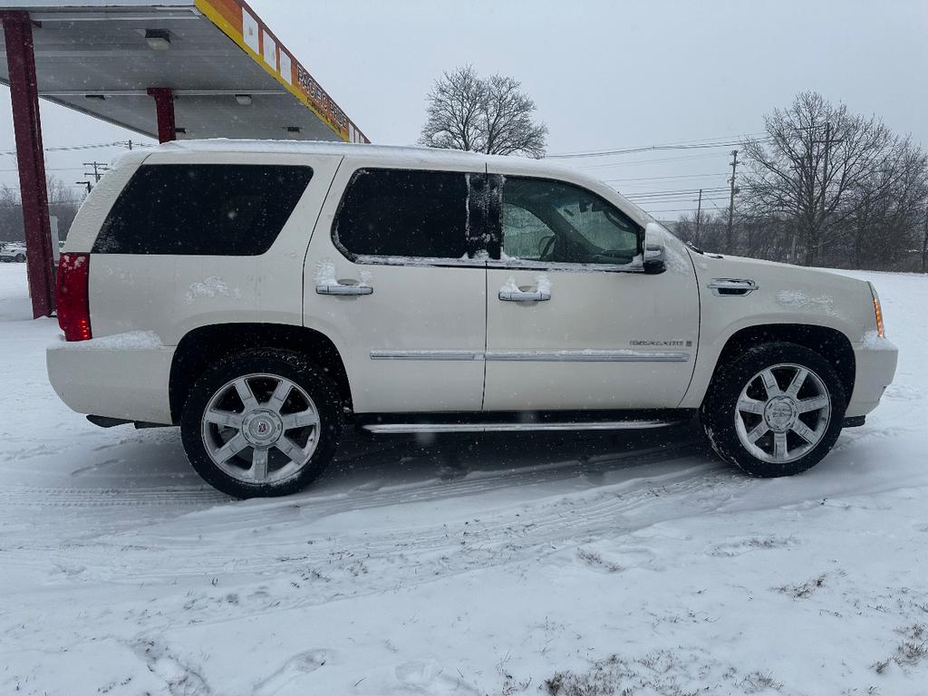 used 2009 Cadillac Escalade car, priced at $10,995