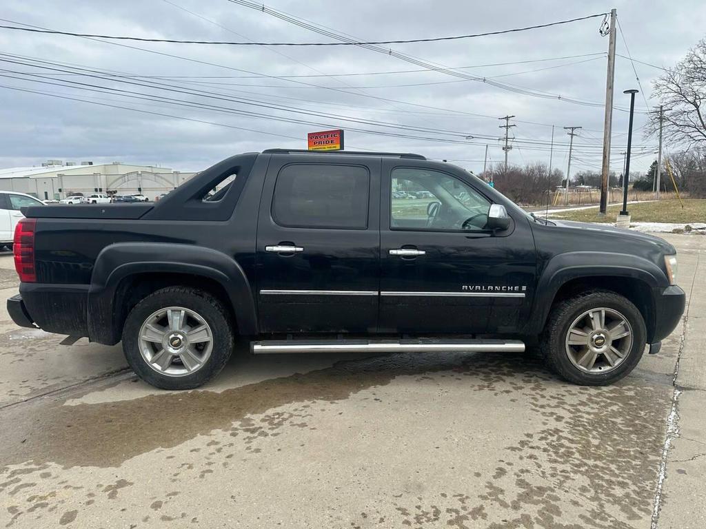 used 2009 Chevrolet Avalanche car, priced at $4,995