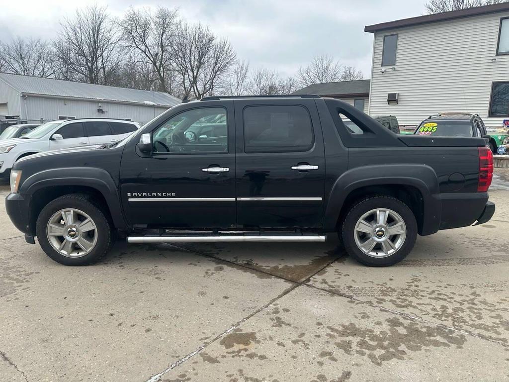 used 2009 Chevrolet Avalanche car, priced at $4,995