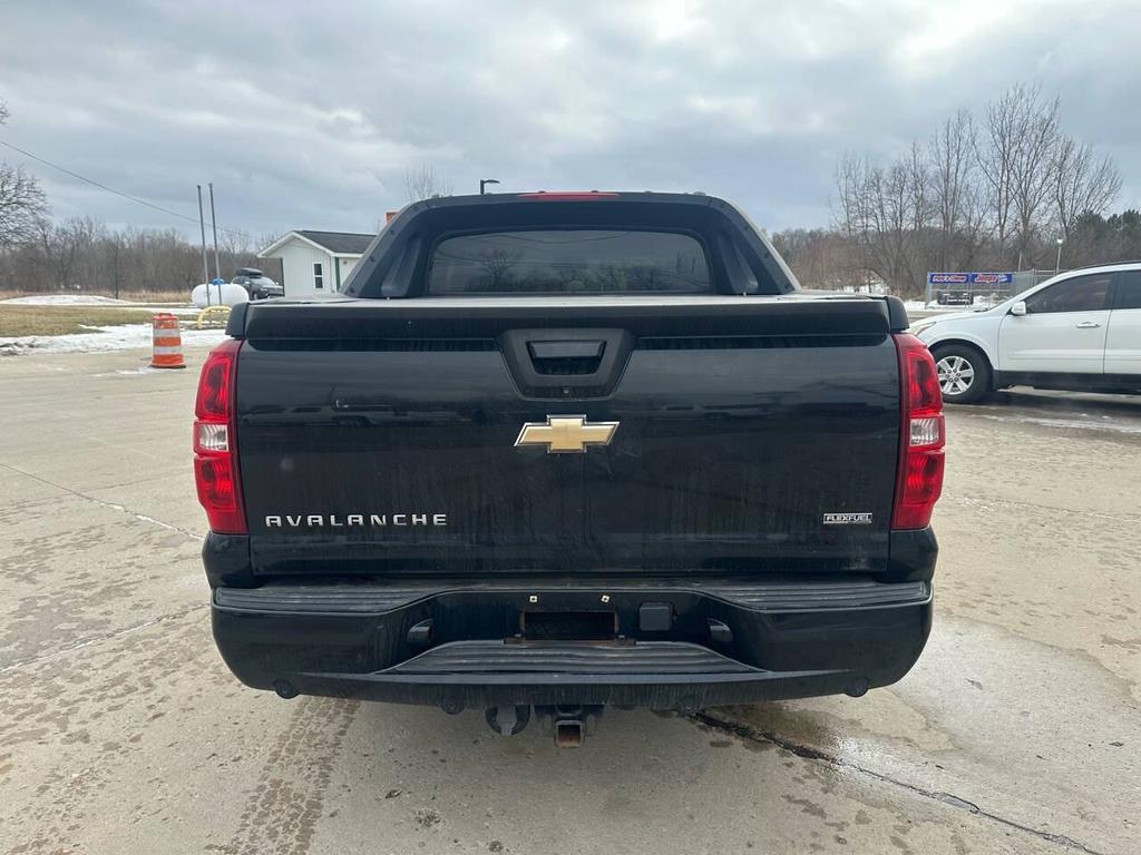 used 2009 Chevrolet Avalanche car, priced at $4,995