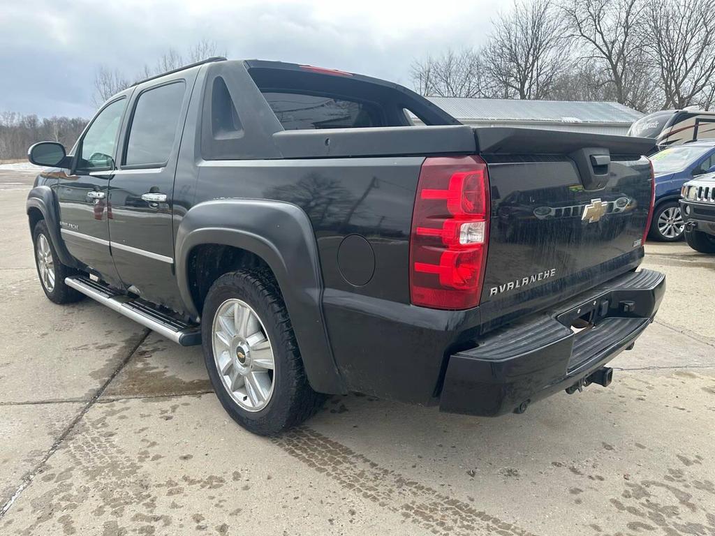 used 2009 Chevrolet Avalanche car, priced at $4,995