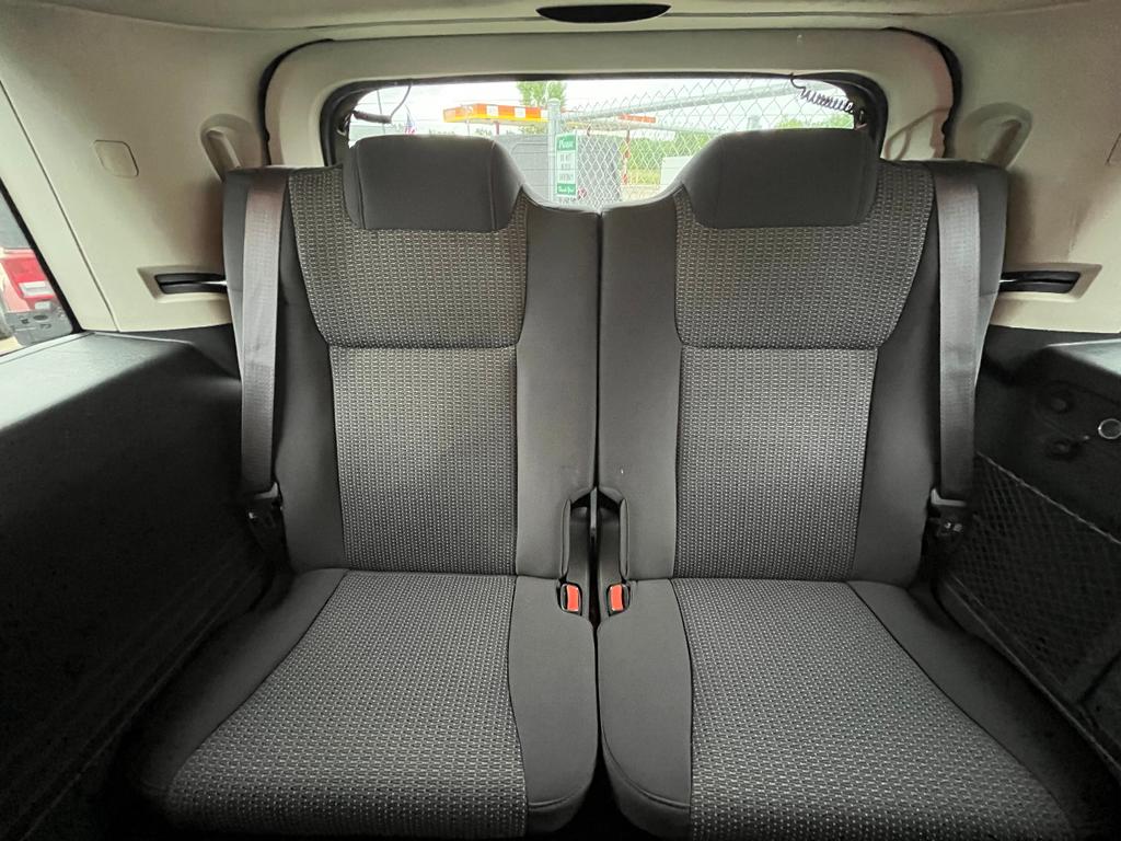used 2009 Jeep Commander car, priced at $3,995