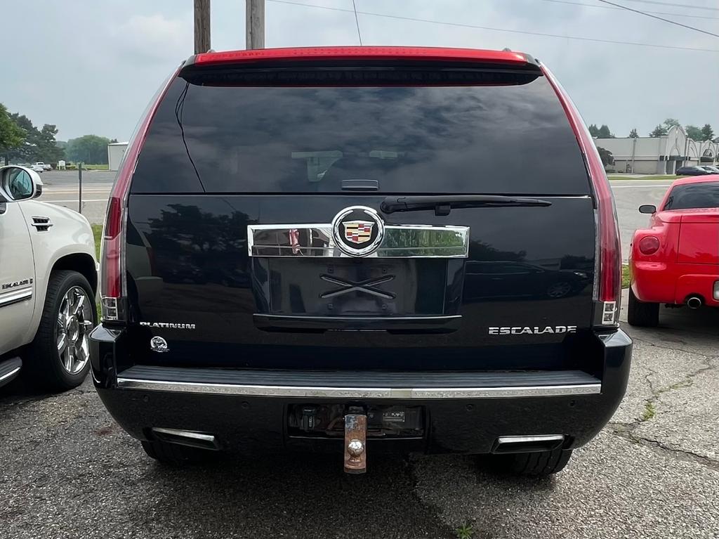 used 2013 Cadillac Escalade car, priced at $10,900