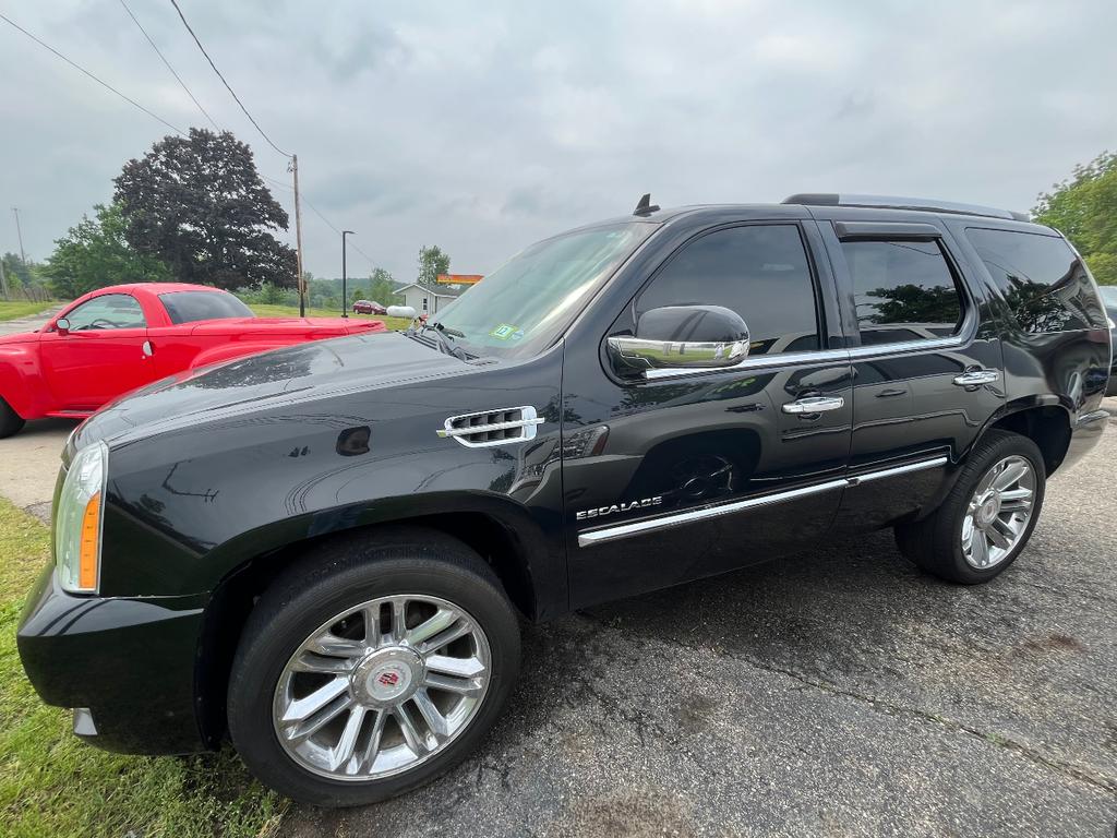 used 2013 Cadillac Escalade car, priced at $10,900