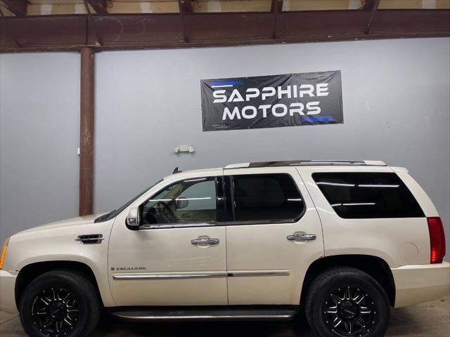 used 2007 Cadillac Escalade car, priced at $5,495