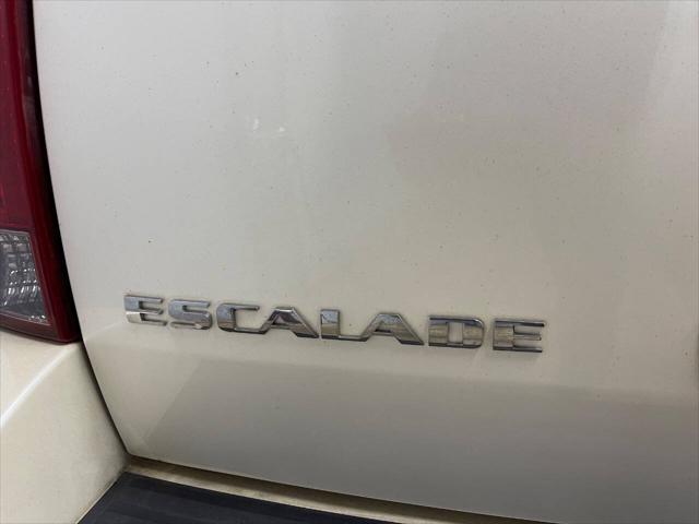 used 2007 Cadillac Escalade car, priced at $5,495