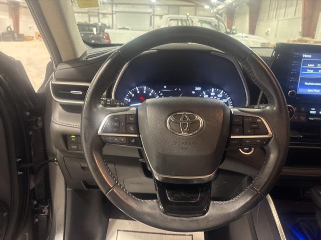 used 2021 Toyota Highlander car, priced at $31,713