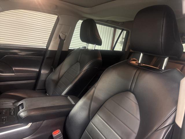 used 2021 Toyota Highlander car, priced at $31,713