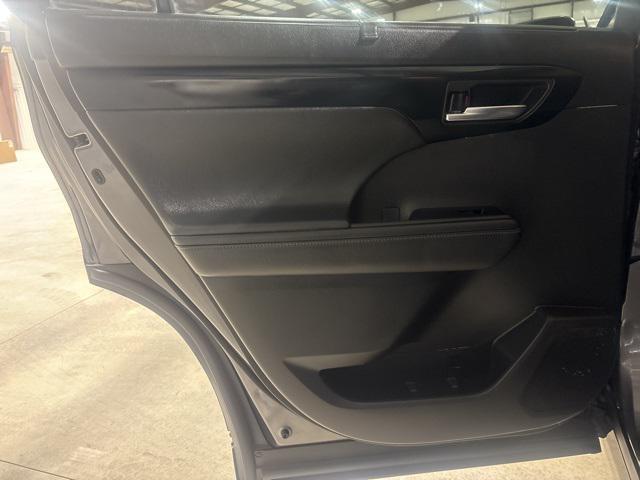 used 2021 Toyota Highlander car, priced at $31,713