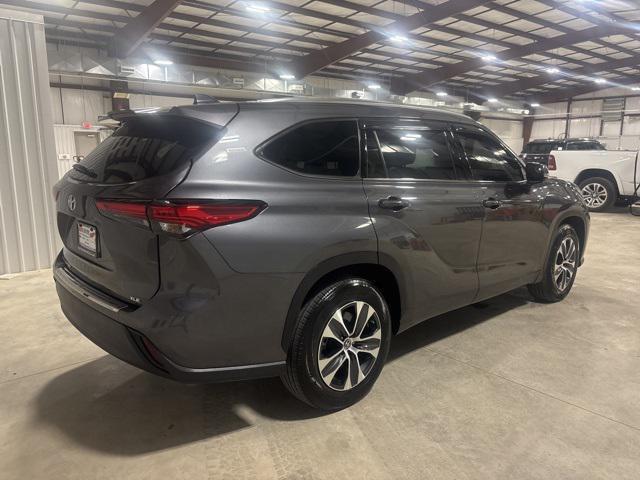 used 2021 Toyota Highlander car, priced at $31,713