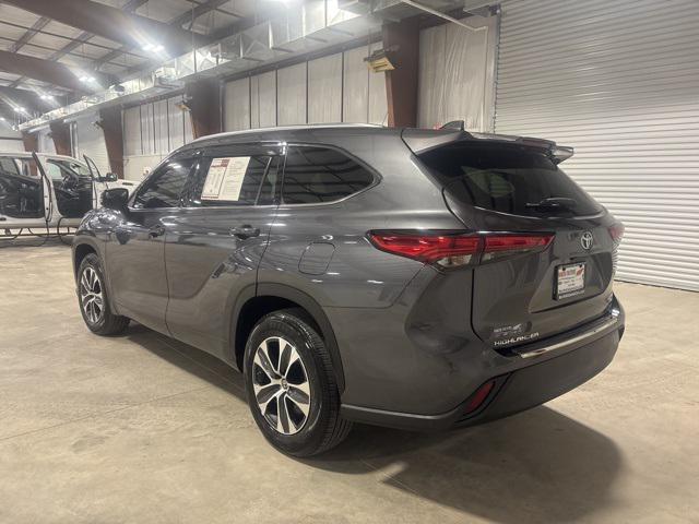 used 2021 Toyota Highlander car, priced at $31,713