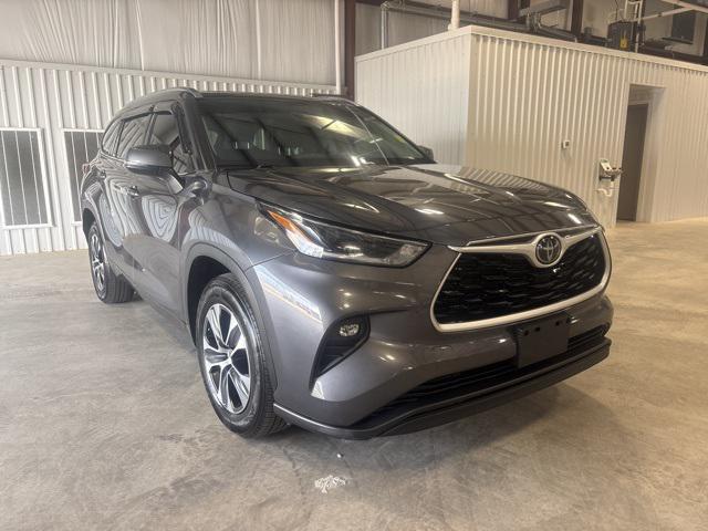used 2021 Toyota Highlander car, priced at $31,713