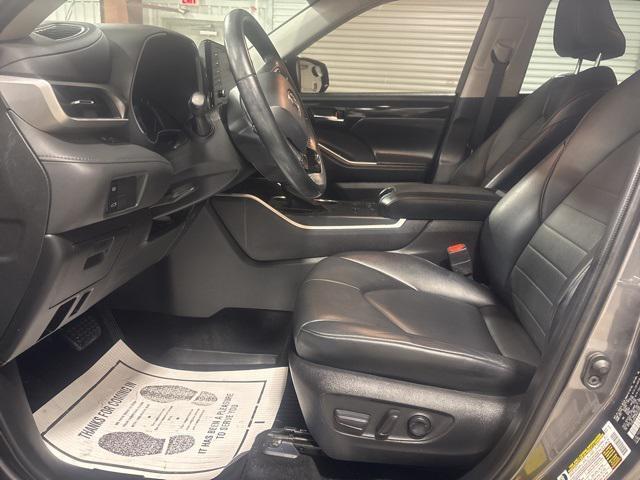 used 2021 Toyota Highlander car, priced at $31,713
