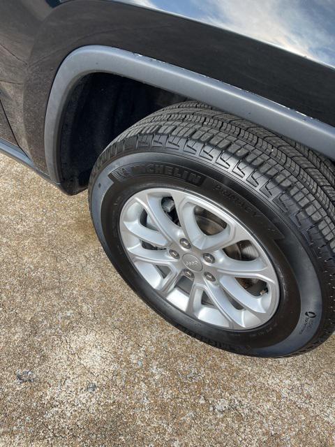 used 2022 Jeep Grand Cherokee car, priced at $23,394