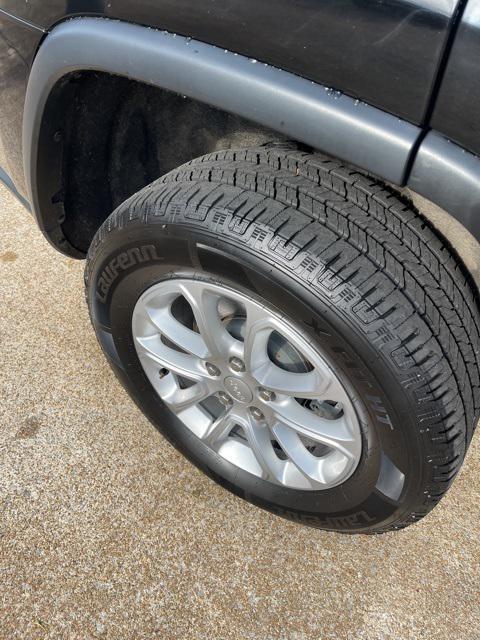 used 2022 Jeep Grand Cherokee car, priced at $23,394