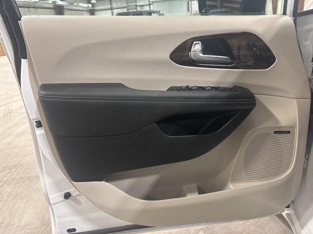 used 2023 Chrysler Pacifica car, priced at $37,035