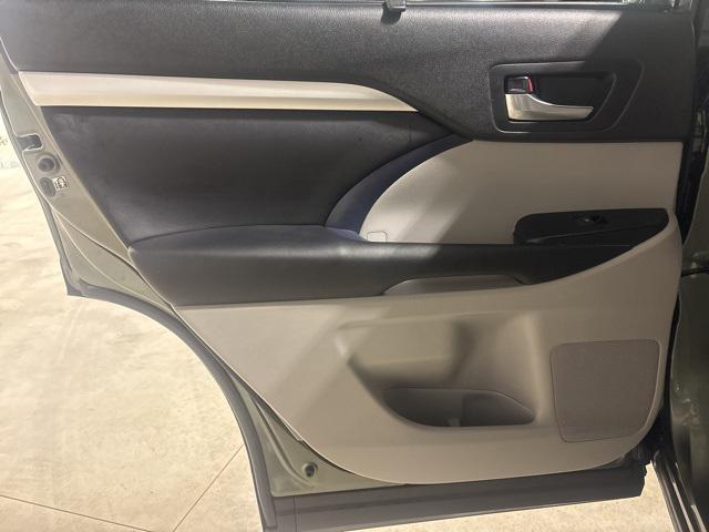 used 2019 Toyota Highlander car, priced at $22,294