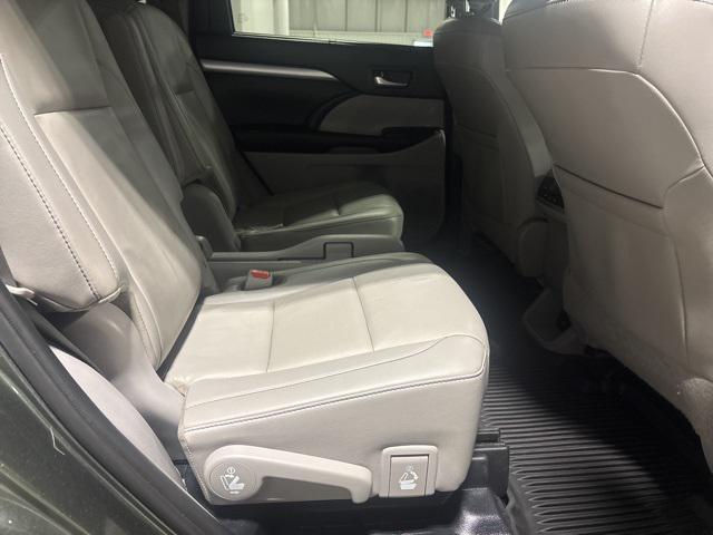 used 2019 Toyota Highlander car, priced at $22,294