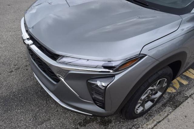 new 2025 Chevrolet Trax car, priced at $26,010