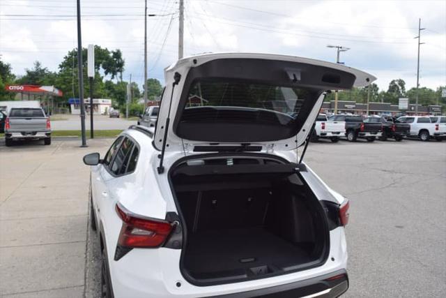 new 2025 Chevrolet Trax car, priced at $27,850