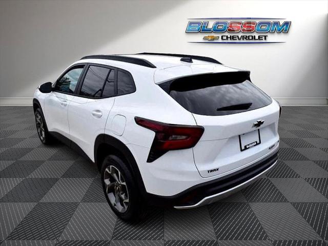 new 2025 Chevrolet Trax car, priced at $26,010