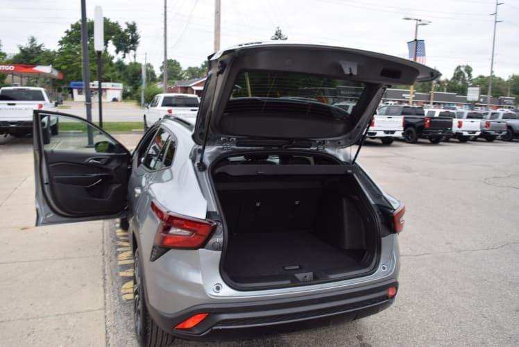 new 2025 Chevrolet Trax car, priced at $26,489