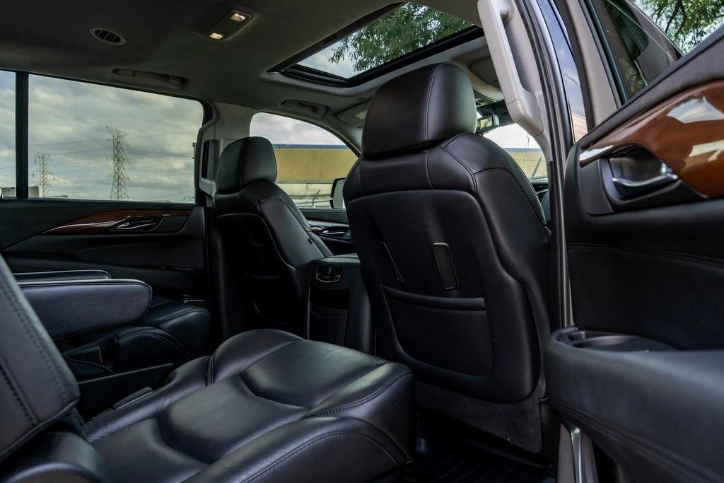 used 2020 Cadillac Escalade ESV car, priced at $34,547