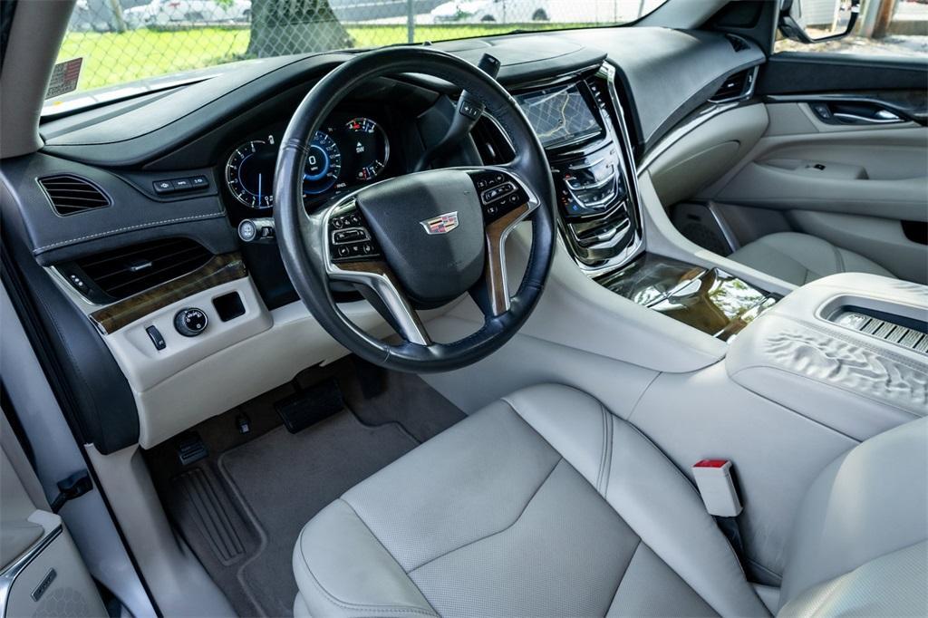 used 2018 Cadillac Escalade ESV car, priced at $31,171