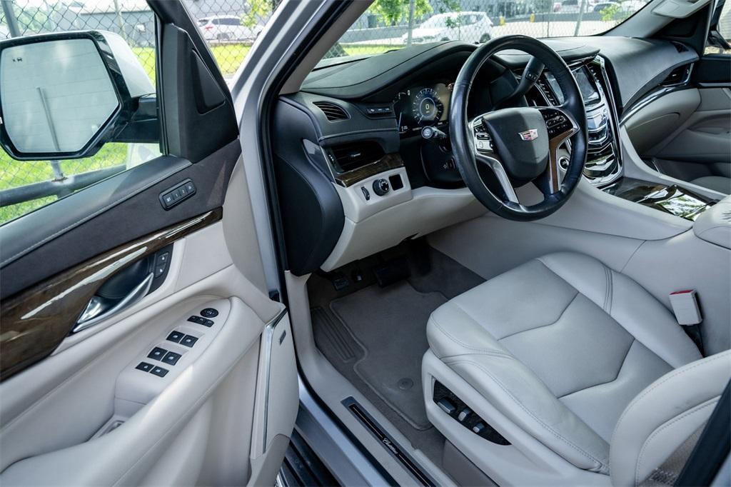 used 2018 Cadillac Escalade ESV car, priced at $31,171