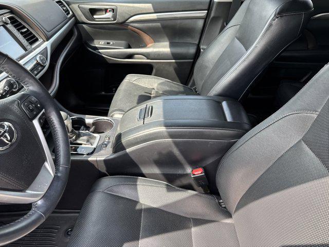 used 2018 Toyota Highlander car, priced at $27,999