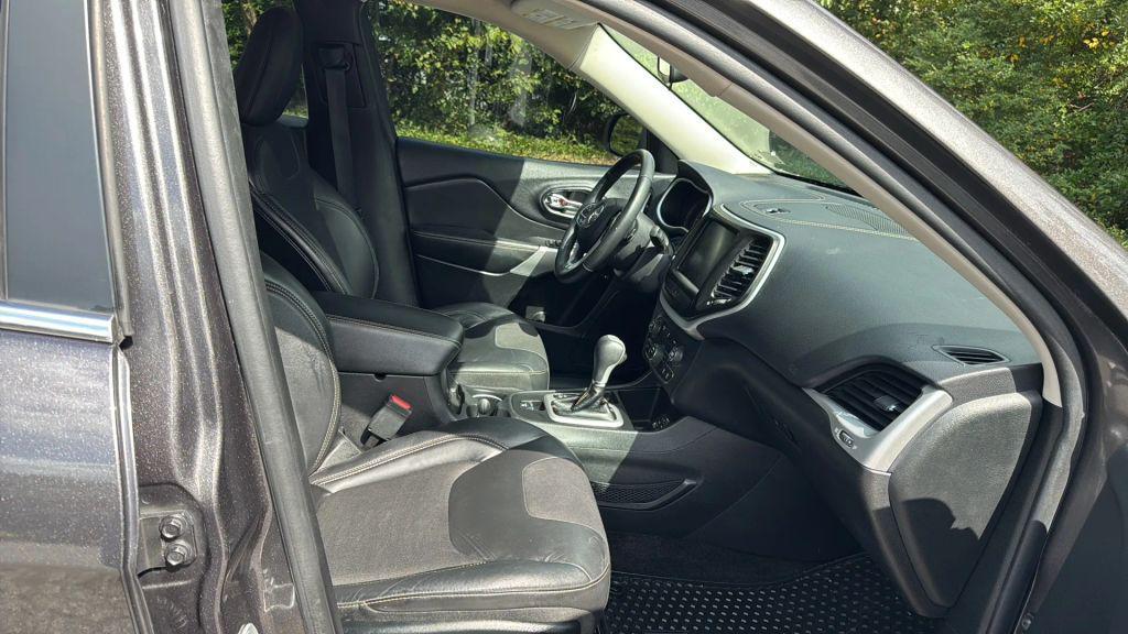 used 2018 Jeep Cherokee car, priced at $6,995