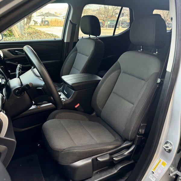 used 2020 Chevrolet Traverse car, priced at $18,999