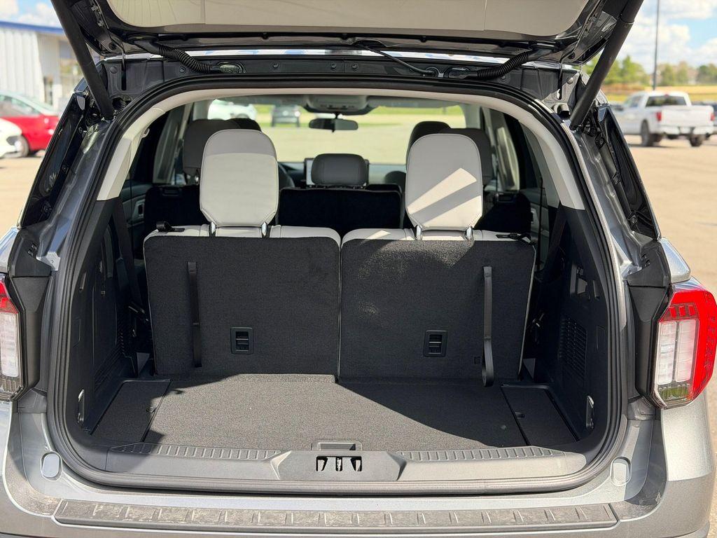 new 2025 Ford Explorer car, priced at $45,900