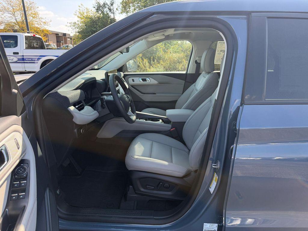 new 2025 Ford Explorer car, priced at $46,600