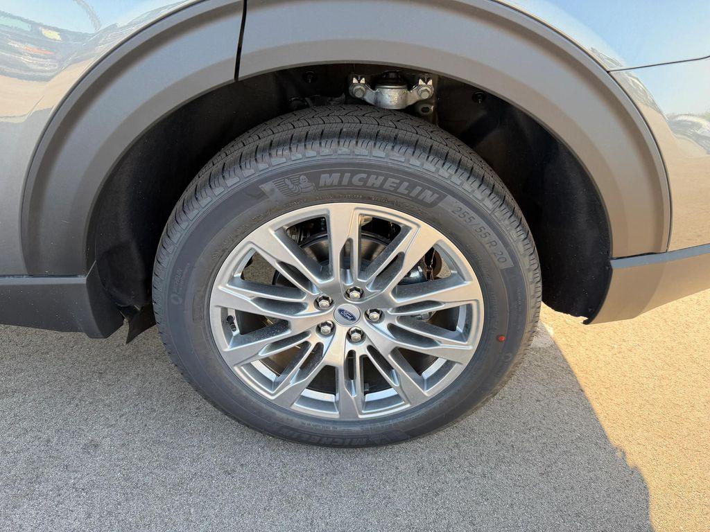 new 2025 Ford Explorer car, priced at $45,900