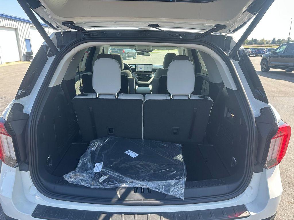 new 2025 Ford Explorer car, priced at $46,456